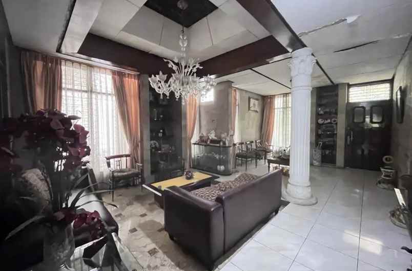dijual rumah jl cempaka putih tengah