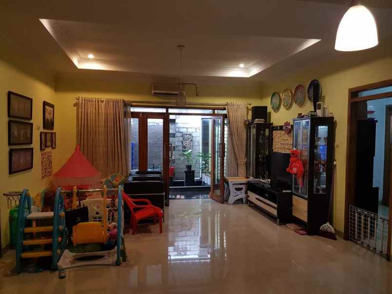 dijual rumah jl ciganitri buahbatu bandung