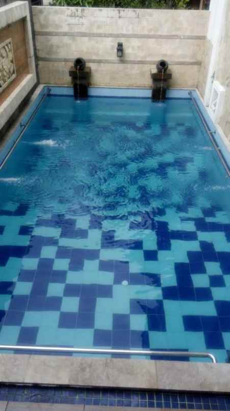 dijual rumah jl cisaranten kulon