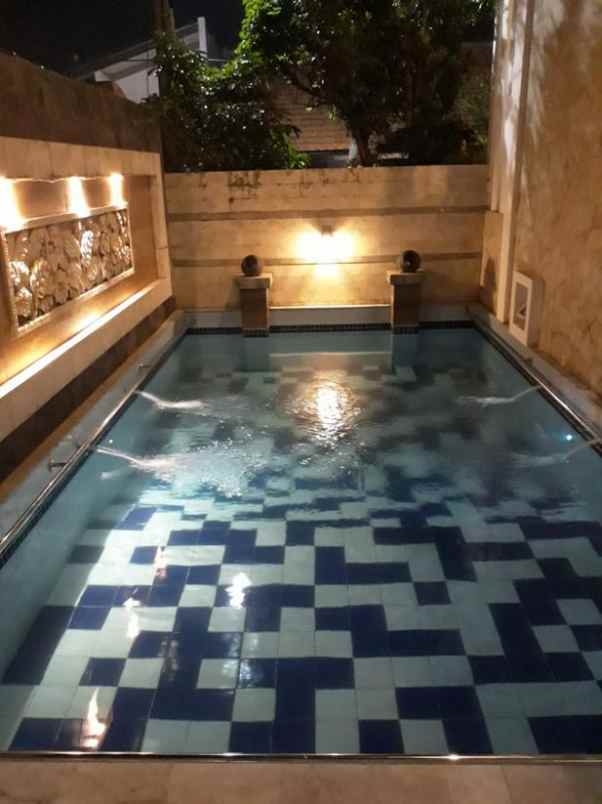 dijual rumah jl cisaranten kulon