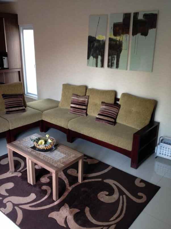 dijual rumah jl cisaranten kulon