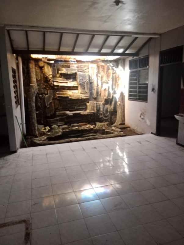 dijual rumah jl ganesha muja muju