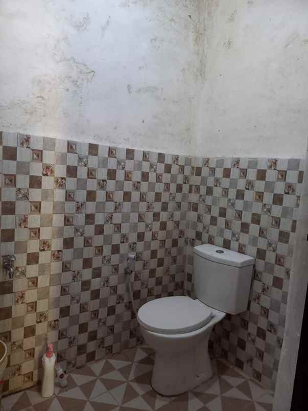 dijual rumah jl karya 1