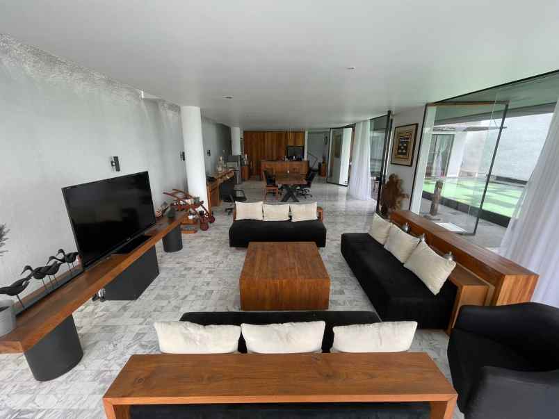 dijual rumah jl kotabaru parahyangan