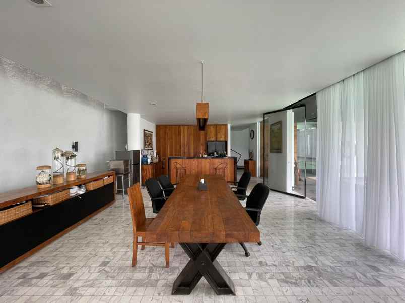 dijual rumah jl kotabaru parahyangan