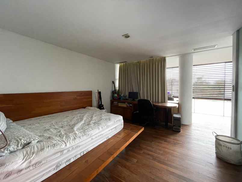 dijual rumah jl kotabaru parahyangan