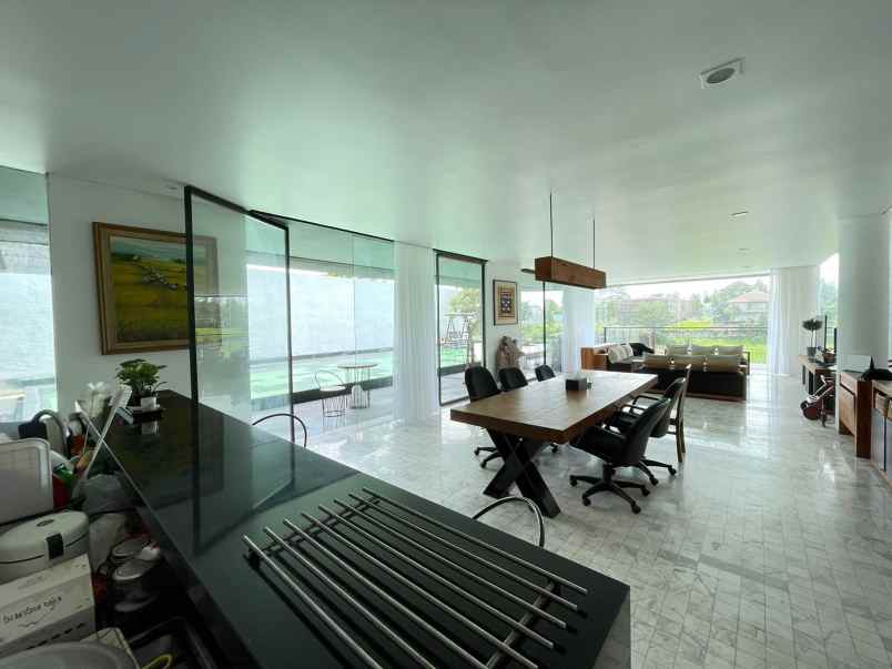 dijual rumah jl kotabaru parahyangan