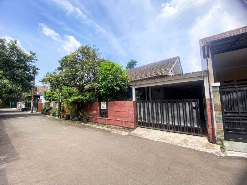 dijual rumah jl krakatau blok a5 no 4