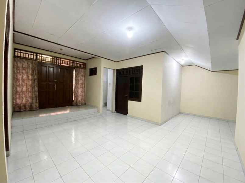 dijual rumah jl krakatau blok a5 no 4