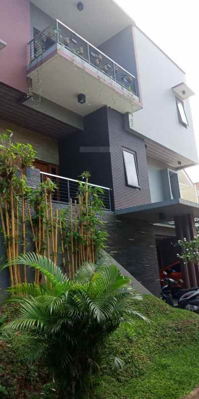 dijual rumah jl legenda wisata cibubur
