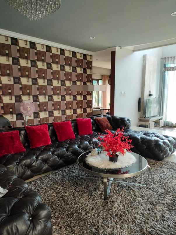 dijual rumah jl legenda wisata cibubur