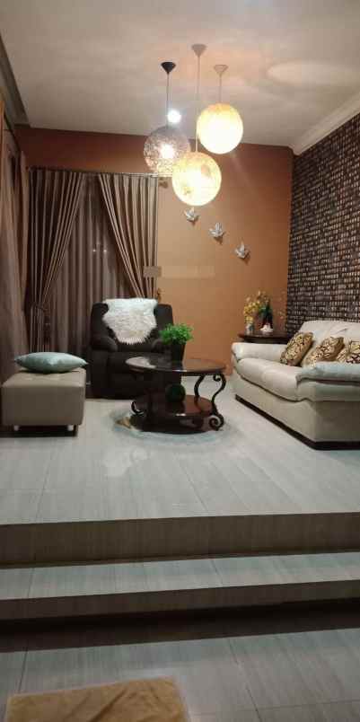 dijual rumah jl legenda wisata cibubur