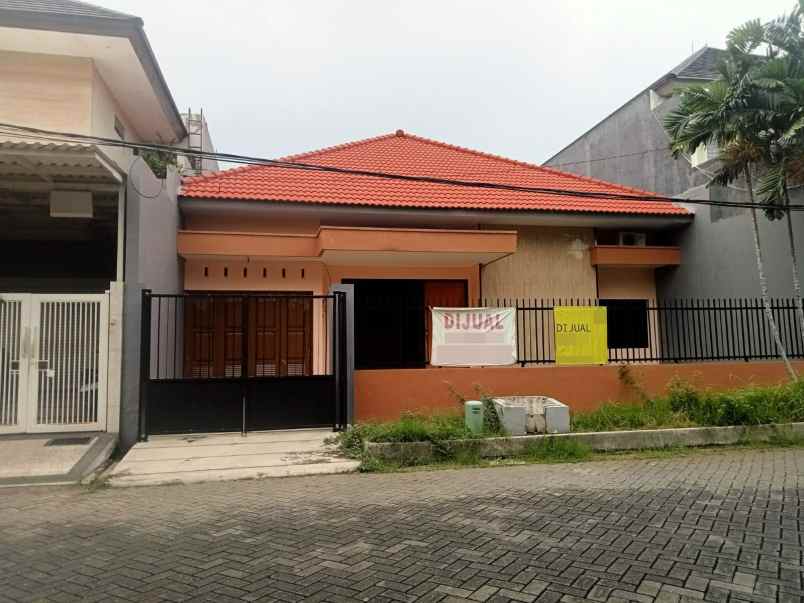 dijual rumah jl manyar tirtomoyo manyar