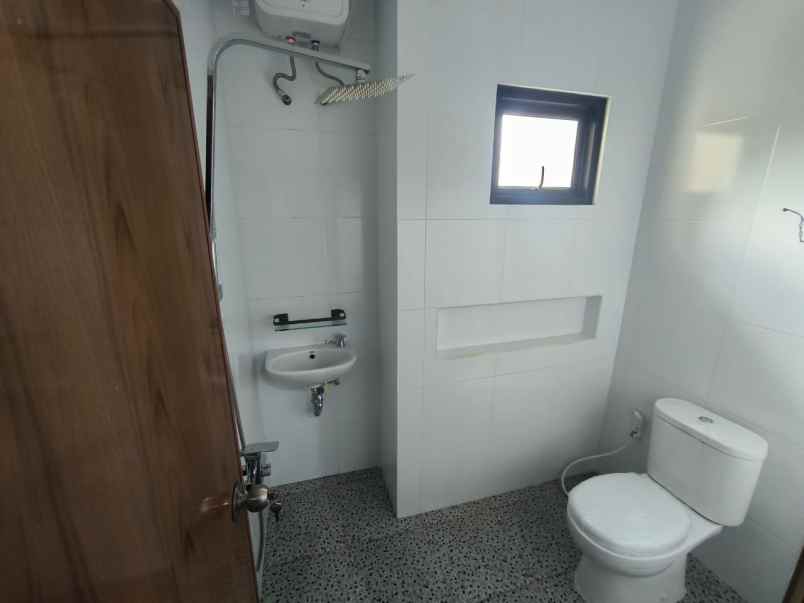 dijual rumah jl puncak cikunir