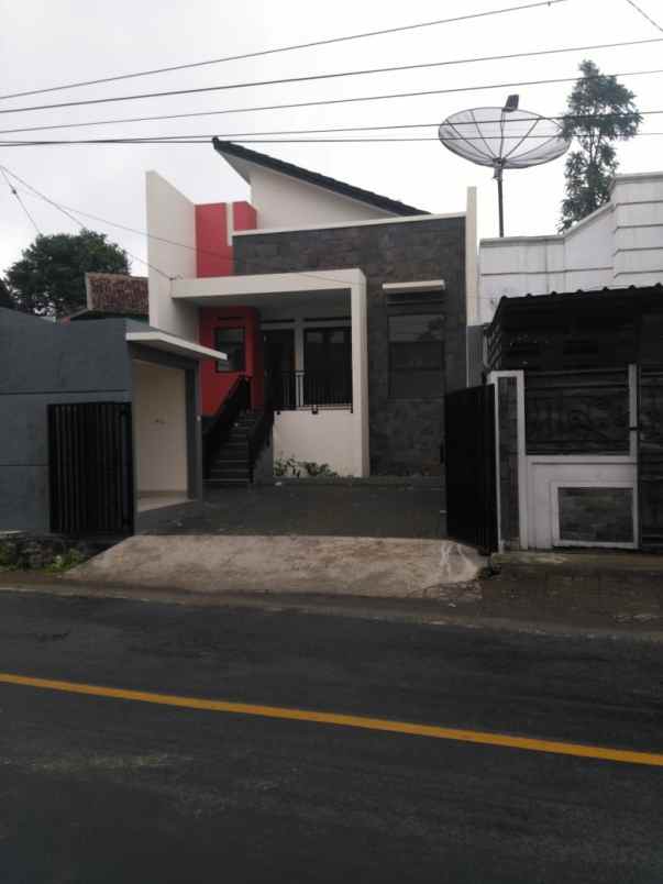dijual rumah jl raya bandung ciwidey