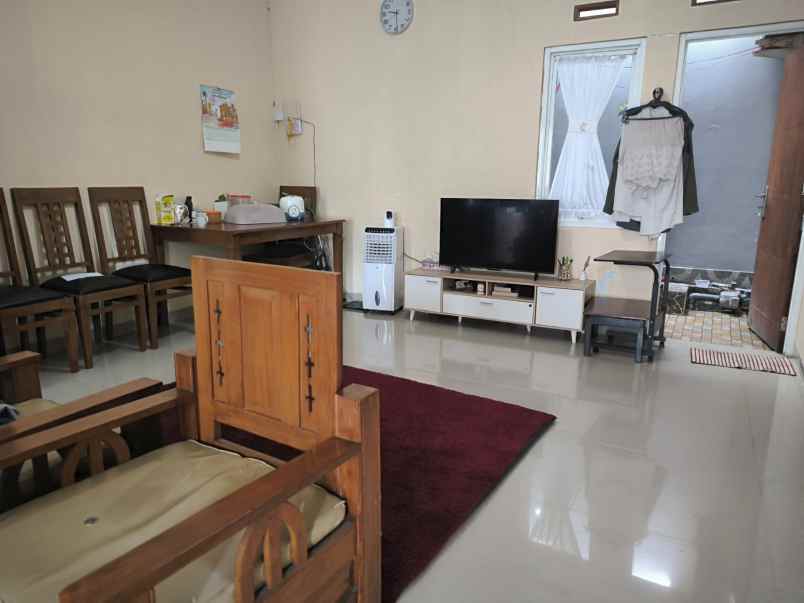 dijual rumah jl raya ciracas jakarta timur