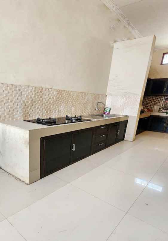 dijual rumah jl raya jembatan lama no 4