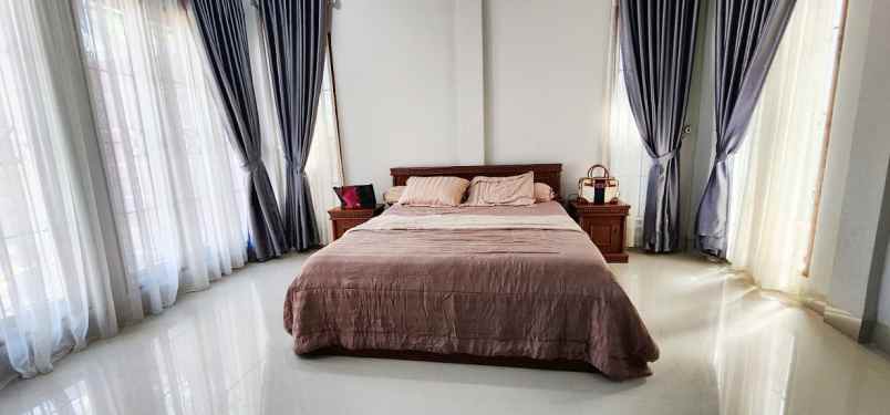 dijual rumah jl raya jembatan lama no 4