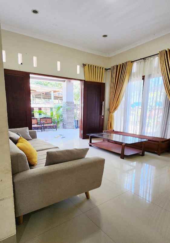dijual rumah jl raya jembatan lama no 4
