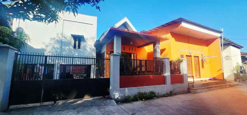 dijual rumah jl raya jembatan lama no 4