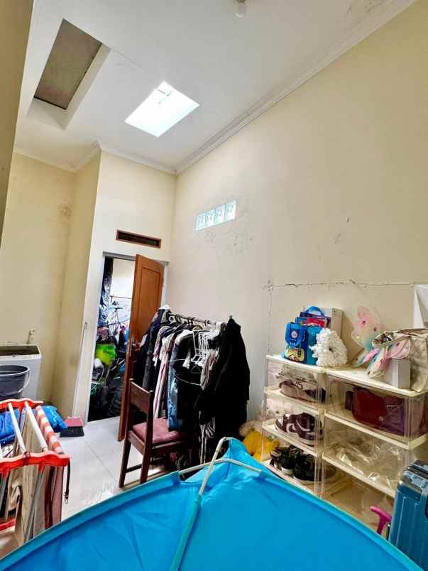 dijual rumah jl raya raden sanim
