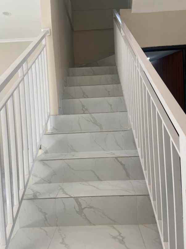 dijual rumah jl rw semut