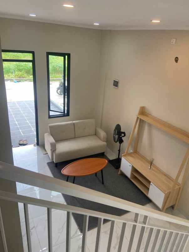 dijual rumah jl rw semut