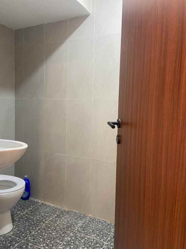 dijual rumah jl rw semut