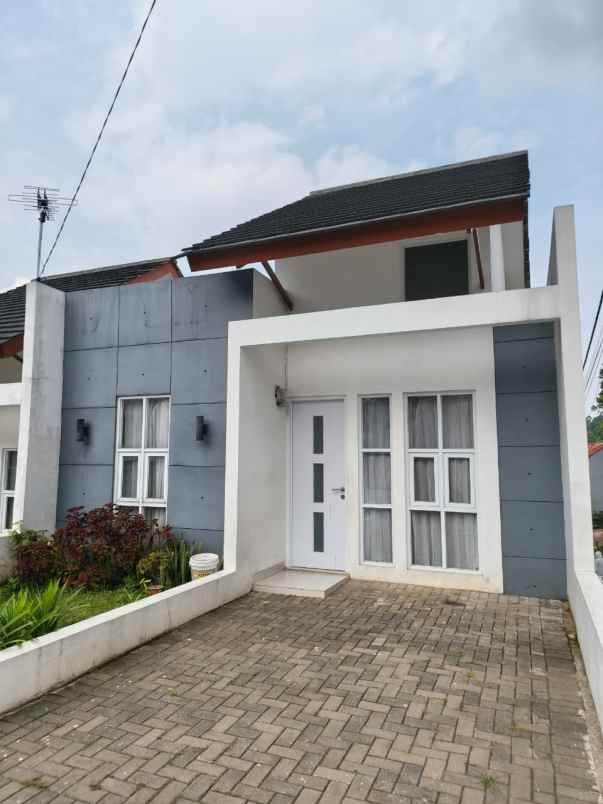 dijual rumah jl sekesalam cilengkrang