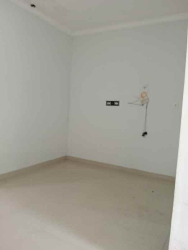 dijual rumah jl suntai