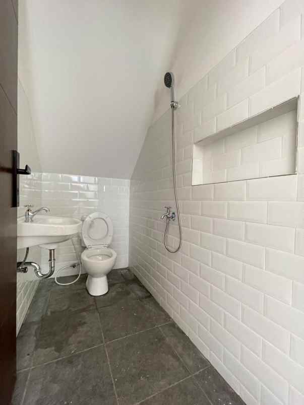 dijual rumah jl wibawa mukti jati asih