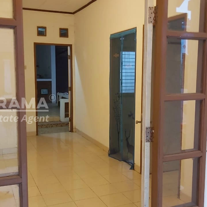 dijual rumah jln raya bojongsari
