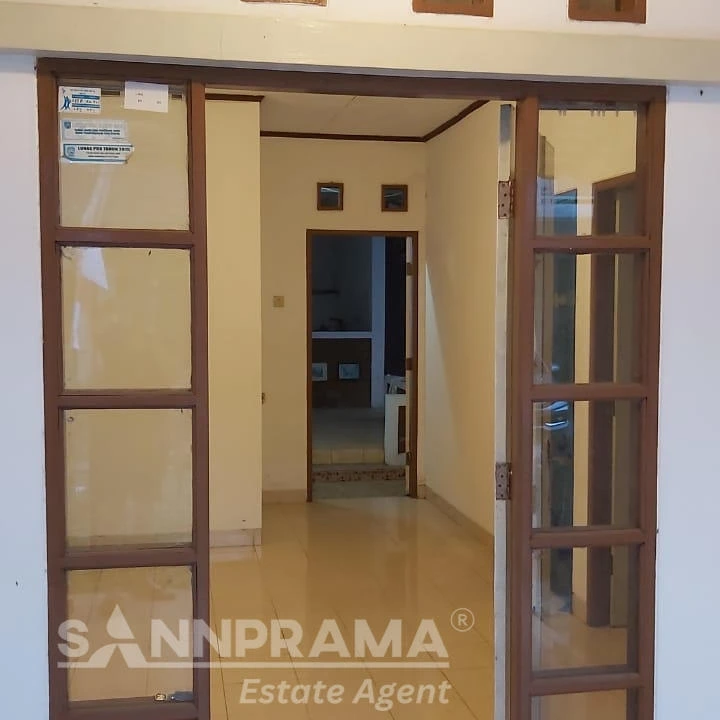 dijual rumah jln raya bojongsari