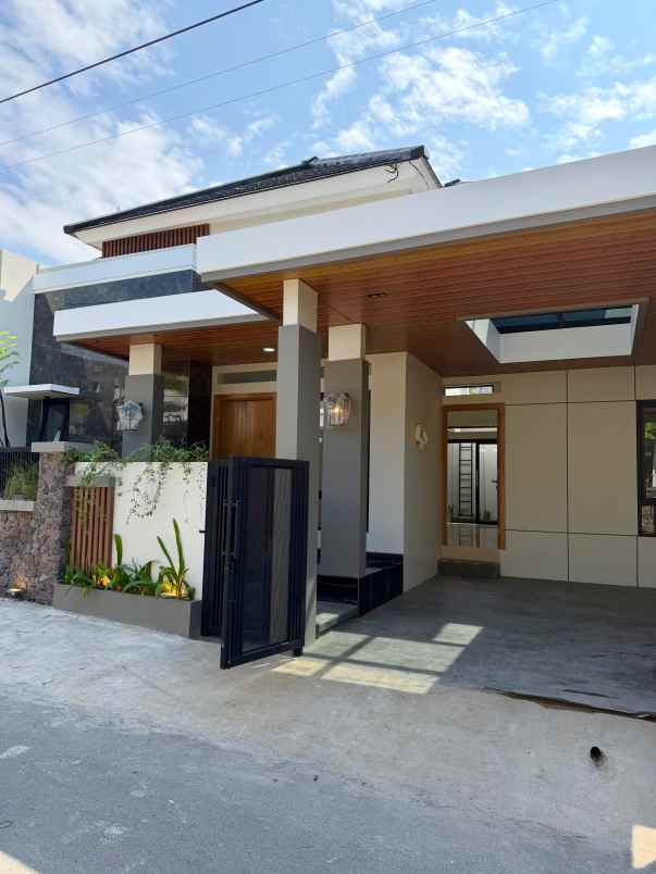 dijual rumah kaliurang km 12 5
