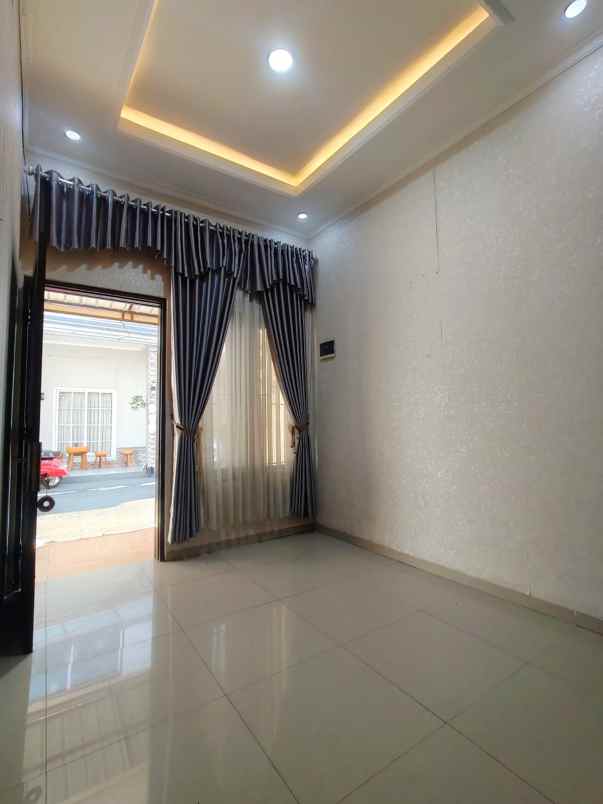 dijual rumah kampung tengah condet jaktim