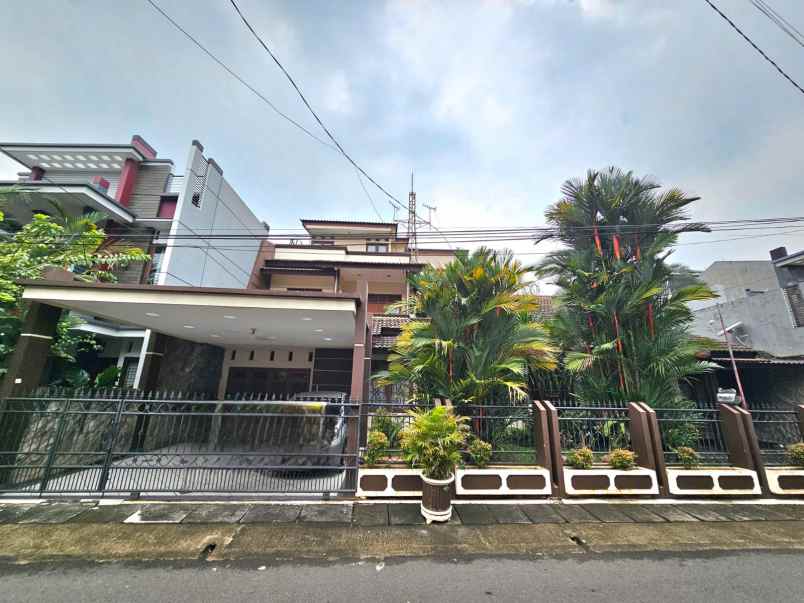 dijual rumah kav dki pondok kelapa