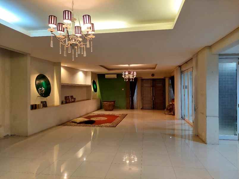 dijual rumah kebayoran baru