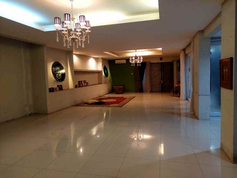 dijual rumah kebayoran baru