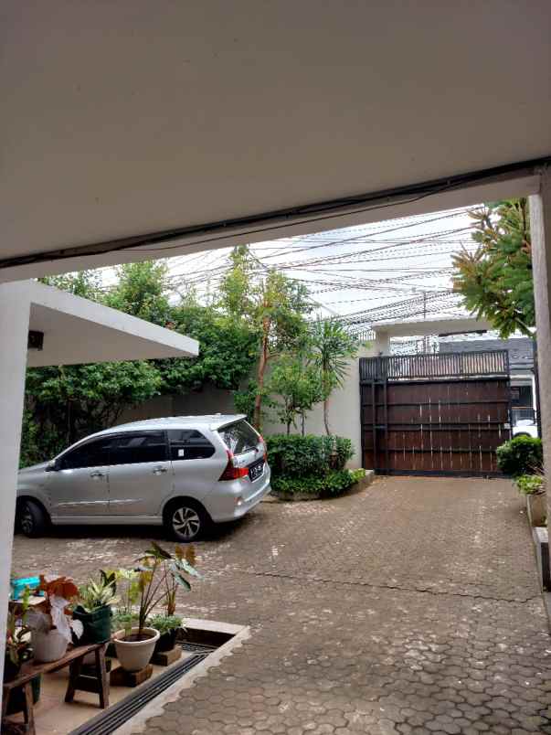 dijual rumah kebayoran baru