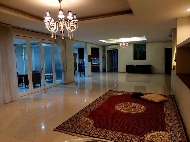 dijual rumah kebayoran baru