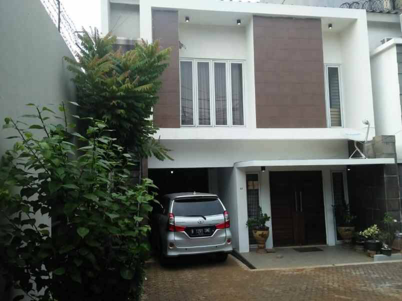 dijual rumah kebayoran baru