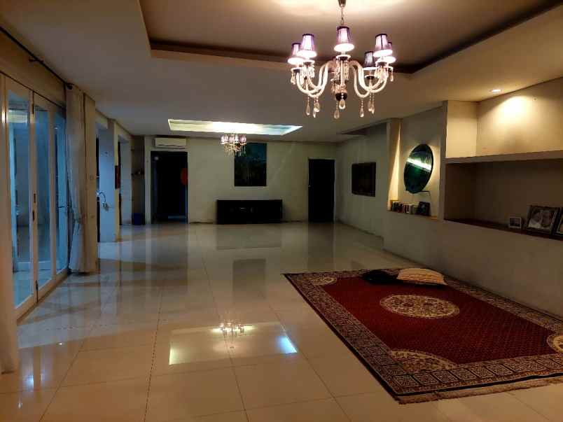 dijual rumah kebayoran baru
