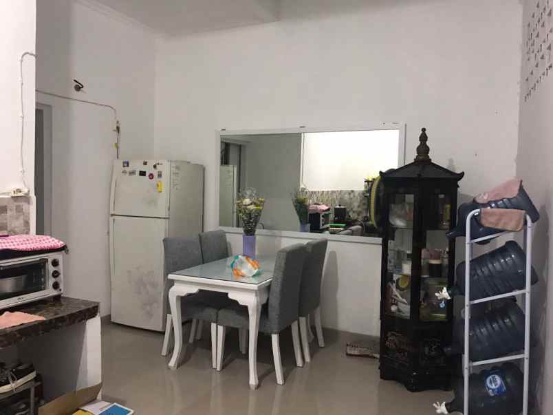 dijual rumah kelapa dua wetan