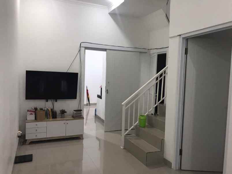 dijual rumah kelapa dua wetan