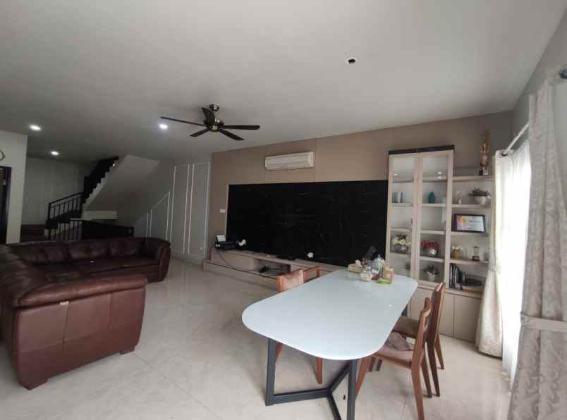 dijual rumah kelapa gading