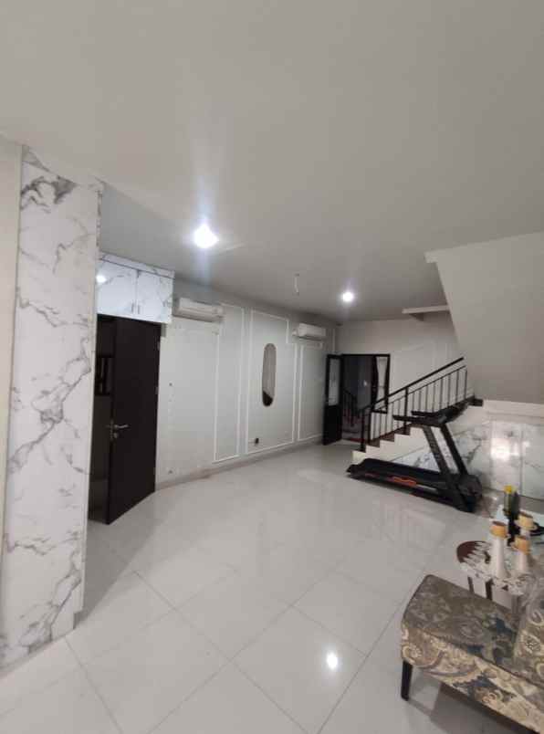 dijual rumah kelapa gading