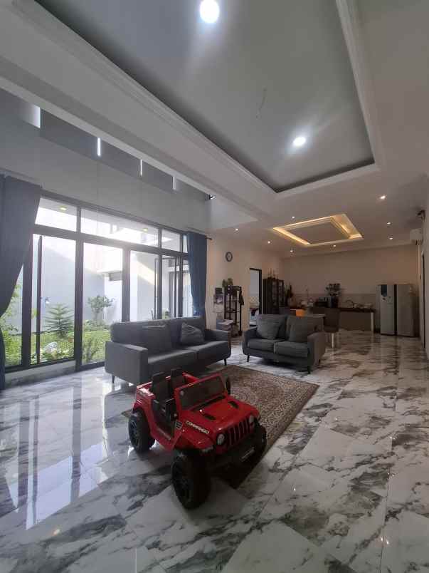 dijual rumah komplek ambarapura kodau