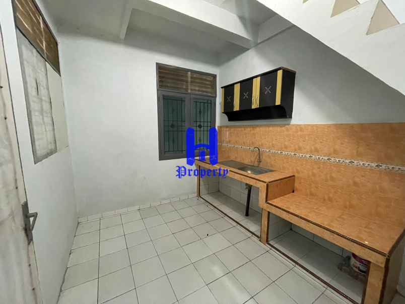 dijual rumah komplek cemara hijau
