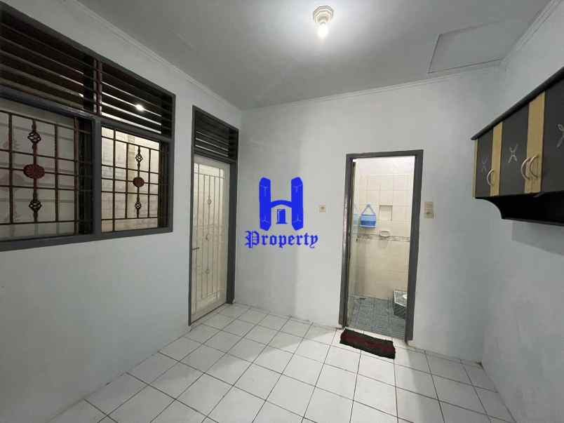 dijual rumah komplek cemara hijau
