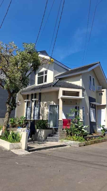 dijual rumah komplek cihanjuang